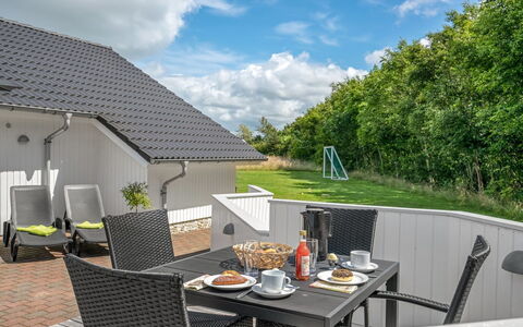 Munder - 1.2Km to the Fjord: Meubles, Design Intérieur, Sol, Bois, Sol, Plafond, Parquet, Chaise, Table, Éclairage