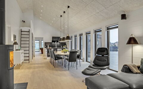 Jonne - 200M to the Fjord: Design Intérieur, Sol, Bois, Plafond, Sol, Meubles, Domicile, Luminaire, Salon, Chaise