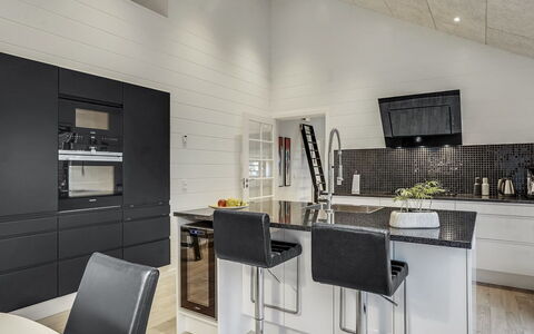 Jonne - 200M to the Fjord: Sol, Design Intérieur, Bois, Plafond, Sol, Meubles, Cuisine, Luminaire, Comptoir, Parquet