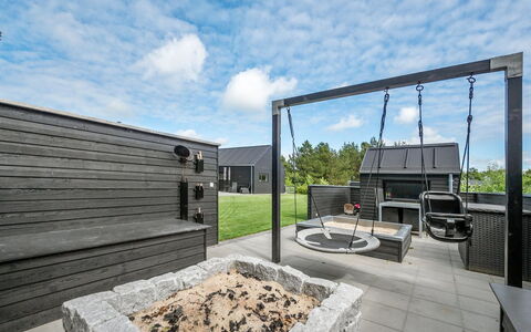 Henrikke - 500M to the Fjord: Meubles, Design Intérieur, Chaise, Sol, Table, Recours, Sol, Plafond, Pièce, Eco Hôtel