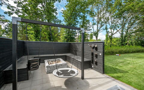 Henrikke - 500M to the Fjord: Meubles, Design Intérieur, Chaise, Sol, Table, Recours, Sol, Plafond, Pièce, Eco Hôtel