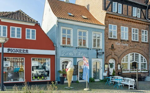 Blakke - 200M from the Sea: Bois, Meubles, Appartement, Pièce, Plafond, Tache De Bois, Chaise, Dur, Vernis, Lumber