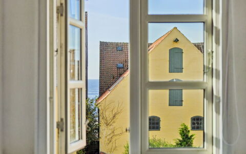 Blakke - 200M from the Sea: Bois, Meubles, Appartement, Pièce, Plafond, Tache De Bois, Chaise, Dur, Vernis, Lumber