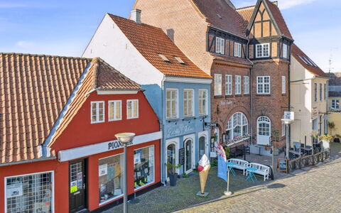 Blakke - 200M from the Sea: Bois, Meubles, Appartement, Pièce, Plafond, Tache De Bois, Chaise, Dur, Vernis, Lumber