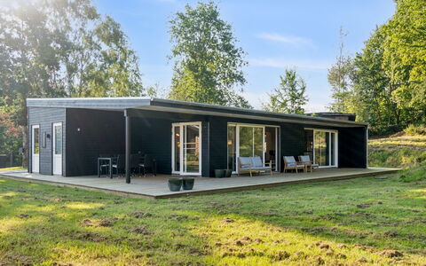 Uma - 1.5Km from the Sea: Toit, Domicile, Porte, Chalet, Ombre, Siding, Cour, Biens, Arrière-Cour