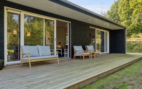 Uma - 1.5Km from the Sea: Toit, Domicile, Porte, Chalet, Ombre, Siding, Cour, Biens, Arrière-Cour