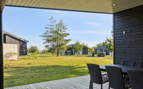 Uma - 1.5Km from the Sea: Toit, Domicile, Porte, Chalet, Ombre, Siding, Cour, Biens, Arrière-Cour