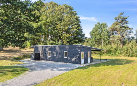 Uma - 1.5Km from the Sea: Toit, Domicile, Porte, Chalet, Ombre, Siding, Cour, Biens, Arrière-Cour