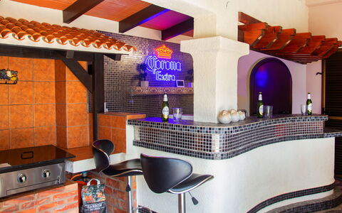 El Salvador: Meubles, Propriété, Design Intérieur, Violet, Mur, Salon, Immobilier, Décoration, Plafond, Brique