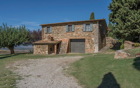 Orcia Panoramic View With Pool: Ciel, Plante, Bâtiment, Propriété, Fenêtre, Arbre, Lot Terre, Chalet, Paysage Naturel, Maison