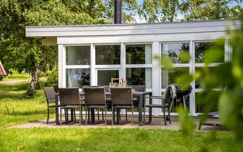 Thara - 100M from the Sea: Meubles, Jardin, Chaise, Mobilier De Jardin, Ombre, Cour, Structure En Plein Air, Pelouse, Aménagement Paysager, Patio