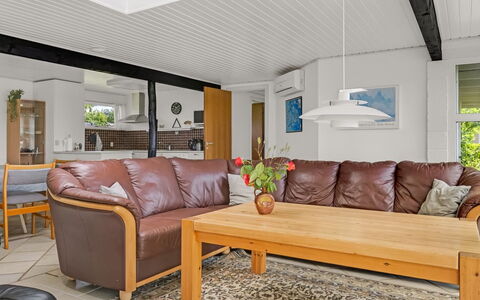 Thara - 100M from the Sea: Meubles, Design Intérieur, Sol, Sol, Canapé, Bois, Plafond, Parquet, Salon, Pièce