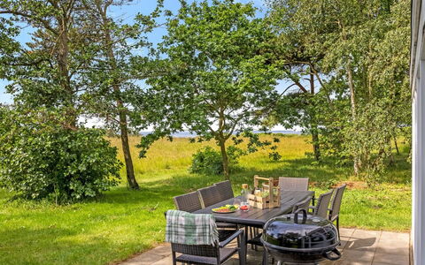 Thara - 100M from the Sea: Meubles, Mobilier De Jardin, Chaise, Table, Tableau De Plein Air, Jardin, Lot Terre, Pelouse, Ombre, Table Cuisine Et Salle A Manger