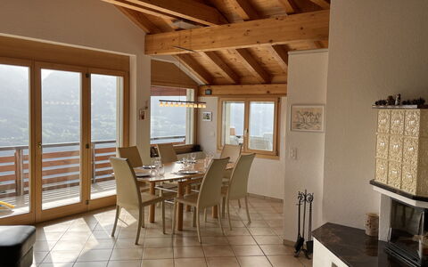 Penthouse Brugg: Meubles, Chaise, Table, Bois, Design Intérieur, Bâtiment, Sol, Tache De Bois, Sol, Dur