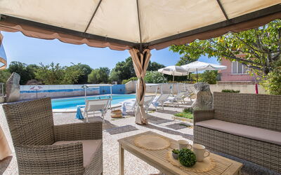 L'Oasi Trilo A2 750.2: Propriété, Meubles, Plante, Bleu Azur, Ombre, Mobilier De Jardin, Table, Chaise, Loisir, Immobilier