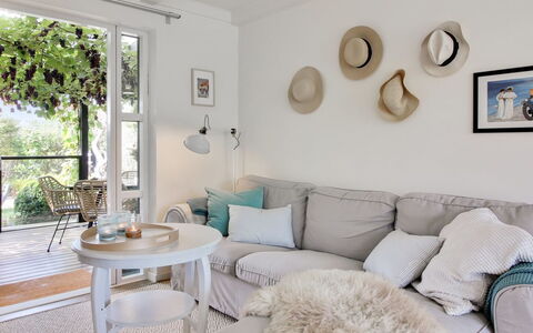 Thorgny - 900M from the Sea: Plafond, Sol, Design Intérieur, Sol, Composite, Meubles, Recours, Hôtel, Conception, Daylighting