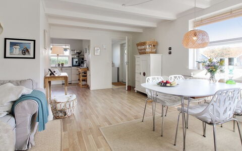 Thorgny - 900M from the Sea: Plafond, Sol, Design Intérieur, Sol, Composite, Meubles, Recours, Hôtel, Conception, Daylighting