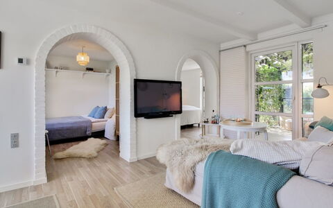 Thorgny - 900M from the Sea: Plafond, Sol, Design Intérieur, Sol, Composite, Meubles, Recours, Hôtel, Conception, Daylighting