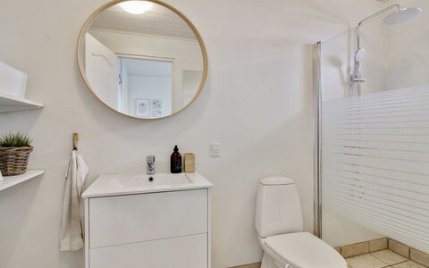 Thorgny - 900M from the Sea: Plafond, Sol, Design Intérieur, Sol, Composite, Meubles, Recours, Hôtel, Conception, Daylighting