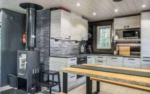 Vaaranpää: Bois, Cuisine, Design Intérieur, Sol, Meubles, Domicile, Comptoir, Plafond, Électroménager, Appareil De Cuisine