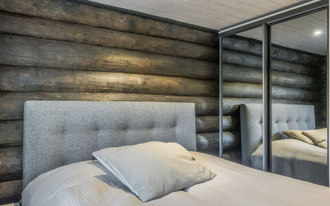Vaaranpää: Chambre, Bois, Lit, Design Intérieur, Sol, Meubles, Literie, Sol, Drap De Lit, Cadre De Lit