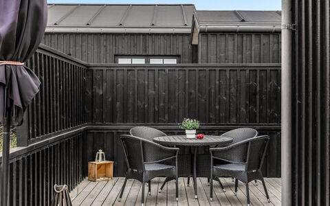 Malomir - 500M from the Sea: Plafond, Sol, Design Intérieur, Sol, Composite, Meubles, Recours, Hôtel, Conception, Daylighting