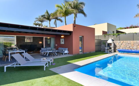 P19: Ciel, Plante, Propriété, Piscine, L'Eau, Bâtiment, Ombre, Arbre, Herbe, Mobilier De Jardin