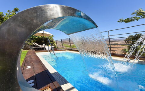 Tipo Nº6: Ciel, Propriété, Fenêtre, Bâtiment, Arbre, Végétation, Architecture, Design Urbain, Plante