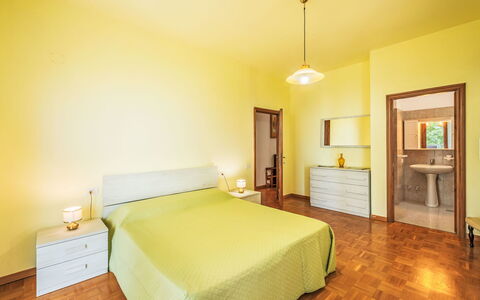 Mariani: Design Intérieur, Sol, Lit, Sol, Chambre, Pièce, Meubles, Bois, Plafond, Drap De Lit