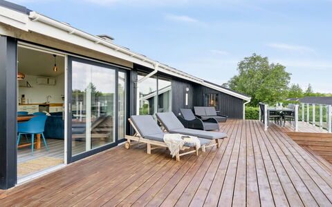 Nora - 100M from the Sea: Meubles, Design Intérieur, Sol, Bois, Sol, Plafond, Parquet, Chaise, Table, Éclairage
