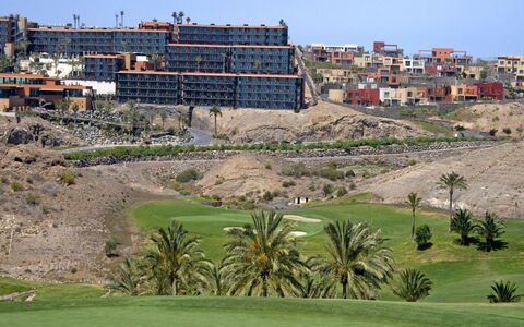 Salobre Golf Resort: Ciel, Plante, Propriété, Bâtiment, Lot Terre, Arbre, Herbe, Paysage, Zone Rurale, Design Urbain