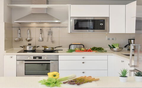 Salobre Golf Resort: Comptoir, Cabinetry, Propriété, Evier, Évier, Appareil De Cuisine, Cuisinière, Cuisine, Électroménager, Éclairage