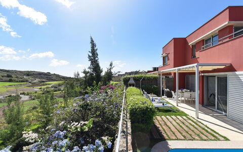 Vista Golf 22: Ciel, Propriété, Meubles, Bâtiment, Table, Design Intérieur, Ombre, Plante, Loisir, Condominium