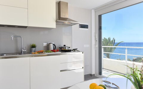 Studio Nueva Suecia Cr715: Ciel, Propriété, Meubles, Bâtiment, Table, Design Intérieur, Ombre, Plante, Loisir, Condominium