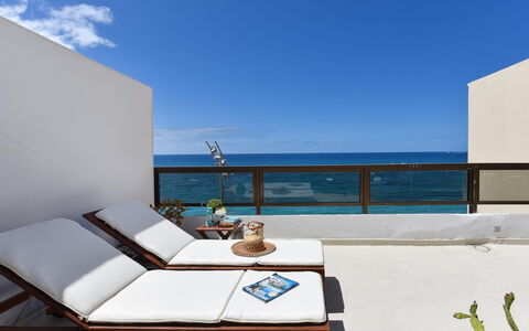 La Terraza de Sofia Canteras: Ciel, Propriété, Meubles, Bâtiment, Table, Design Intérieur, Ombre, Plante, Loisir, Condominium