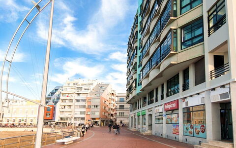 La Terraza de Sofia Canteras: Ciel, Propriété, Meubles, Bâtiment, Table, Design Intérieur, Ombre, Plante, Loisir, Condominium