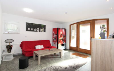 Seefeld in Tirol 101: Meubles, Cadre, Table, Confort, Bâtiment, Plante, Design Intérieur, Bois, Plante D'Appartement, Sol
