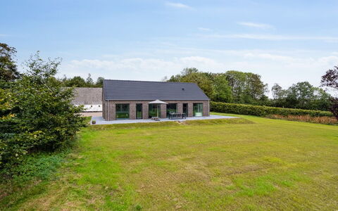 Landuin - 30Km from the Sea: Herbe, Prairie, Paysage, Écorégion, Plaine, Communauté Des Plantes, Lot Terre, Mobilier De Jardin, Prairie, Formations Arbustives