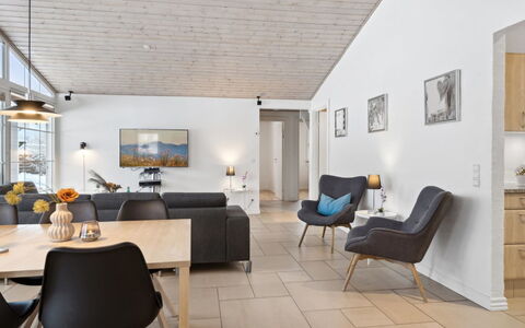 Erene - 850M from the Sea: Plafond, Sol, Design Intérieur, Sol, Composite, Meubles, Recours, Hôtel, Conception, Daylighting