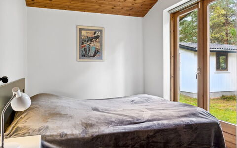 Fulla - 650M from the Sea: Lit, Chambre, Design Intérieur, Mur, Bois, Drap De Lit, Plafond, Meubles, Sol, Literie