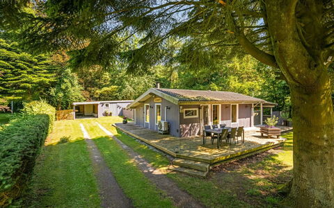 Meo - 30Km from the Sea: Toit, Maison, Domicile, Chalet, Porte, Siding, Plate-Forme, Porche, Planche, Dur