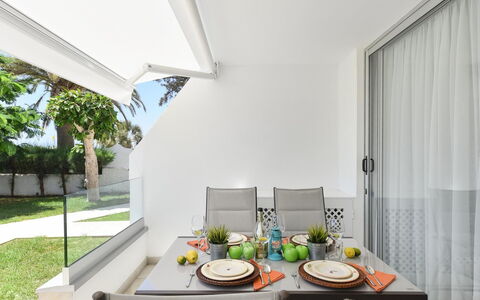 San Agustín 1002: L'Eau, Ciel, Piscine, Arbre, Bleu Azur, Mobilier De Jardin, Balancelle, Loisir, Ombre, Arecales