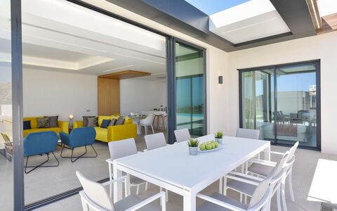San Bartolomé de Tirajana 1001: L'Eau, Ciel, Piscine, Arbre, Bleu Azur, Mobilier De Jardin, Balancelle, Loisir, Ombre, Arecales