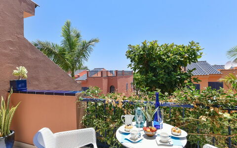 Duplex Meloneras Bahia Aa153: L'Eau, Ciel, Piscine, Arbre, Bleu Azur, Mobilier De Jardin, Balancelle, Loisir, Ombre, Arecales