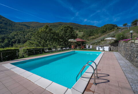 La Vecchia Fornace La Piastra Apartments - Abetone: L'Eau, Ciel, Bâtiment, Plante, Nuage, Piscine, Bleu Azur, Rectangle, Arbre, Maison