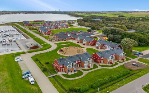 Alvy - 100M to the Fjord: Maison, Domicile, Toit, Chalet, Biens, Aménagement Paysager, Batiments Jardin, Siding, Ferme