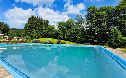 Luxe Timber Lodge & Yoga Loft: L'Eau, Nuage, Ciel, Plante, Piscine, Bleu, Arbre, Ombre, Maison, Composite