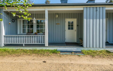 Saariseläntie 8 e 3: Bois, Chalet, Cabane En Rondins, Forêt, Cabanon, Batiments Jardin, Mélèze, Des Bois, Tache De Bois
