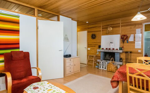 Saariseläntie 8 e 3: Bois, Chalet, Cabane En Rondins, Forêt, Cabanon, Batiments Jardin, Mélèze, Des Bois, Tache De Bois