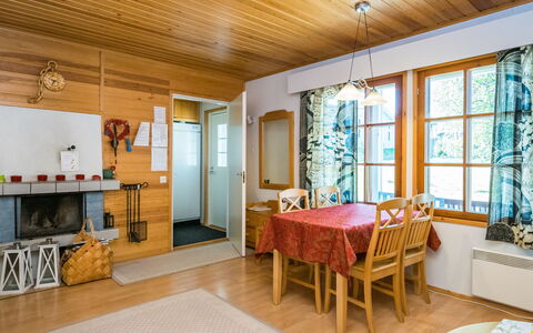 Saariseläntie 8 e 3: Bois, Chalet, Cabane En Rondins, Forêt, Cabanon, Batiments Jardin, Mélèze, Des Bois, Tache De Bois